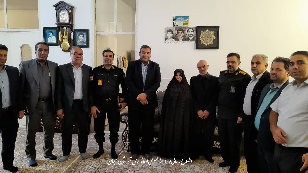 تجلیل فرماندار شهرستان کمیجان از خانواده شهید والامقام کوخایی
