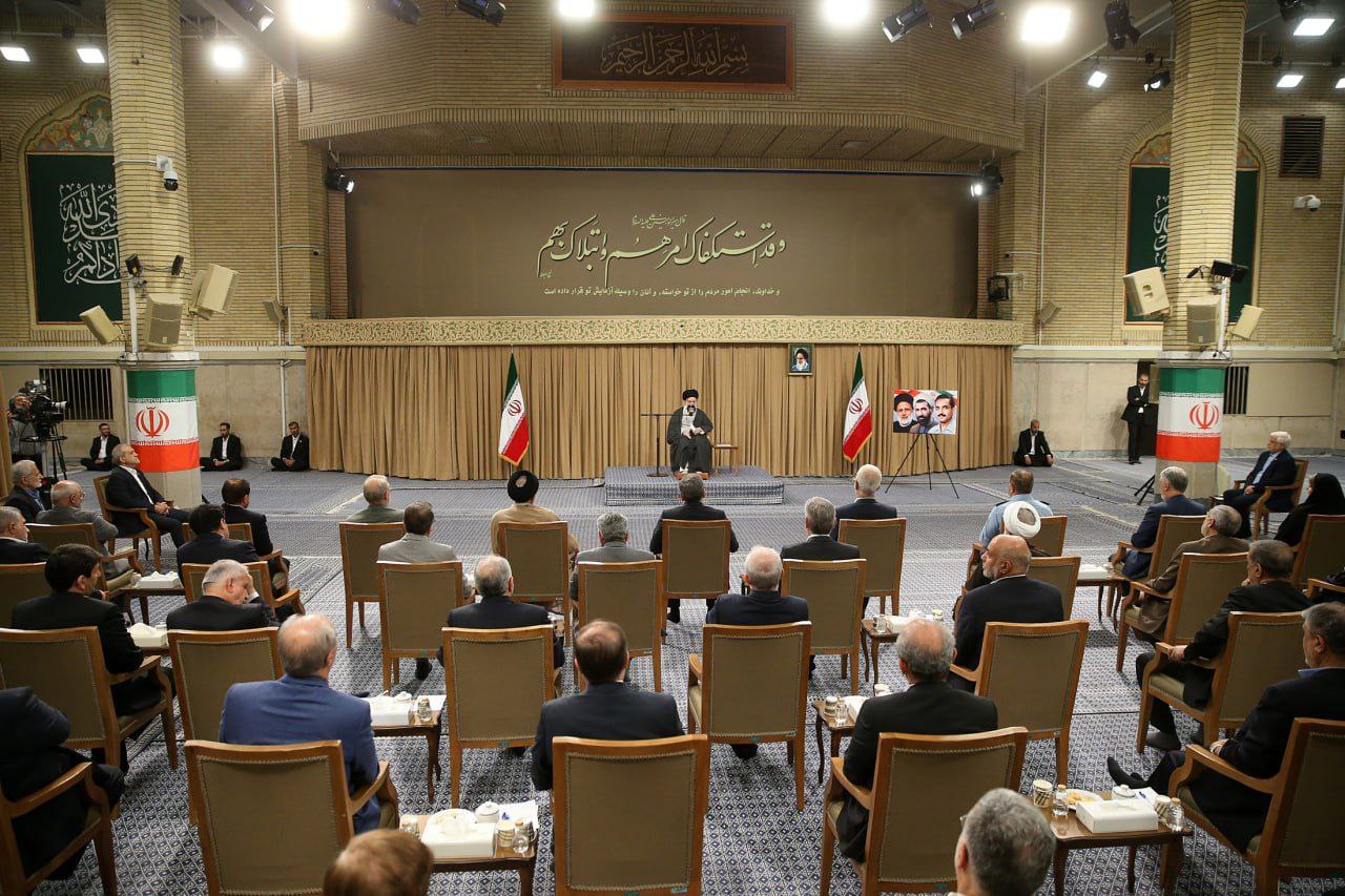 دیدار رئیس‌جمهور و اعضای دولت با رهبر انقلاب