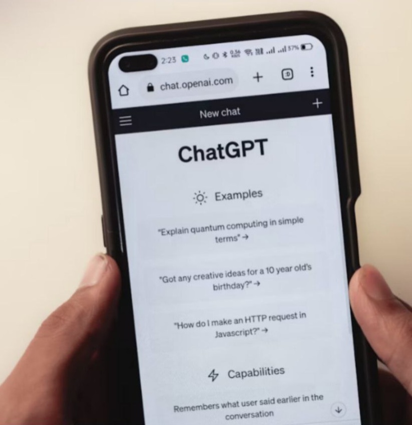 چاپلوسی چت‌بات‌ها، تهدیدی برای جوامع انسانی است!